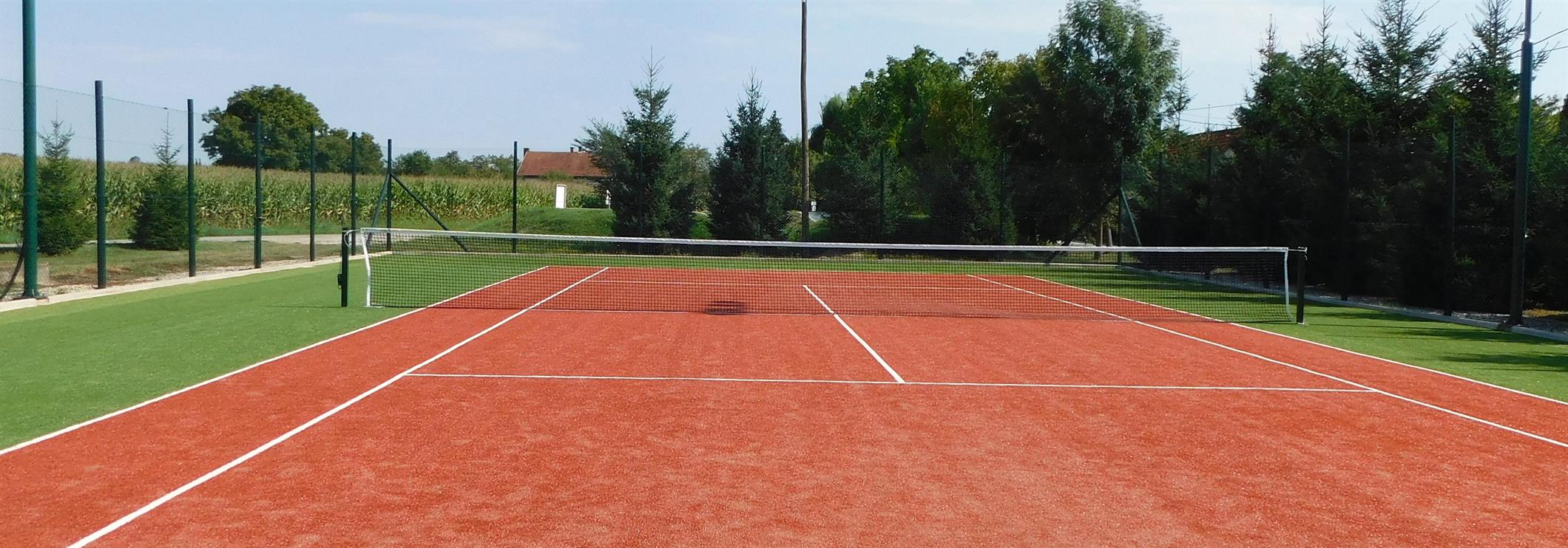 Urejeno tenis igrišče