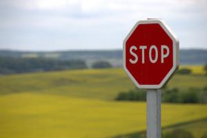 Simbolična fotografija: Stop znak
